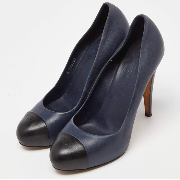 Chanel Blue/Black Leather CC Cap Toe Pumps - Size 40 - Picture 1 of 12